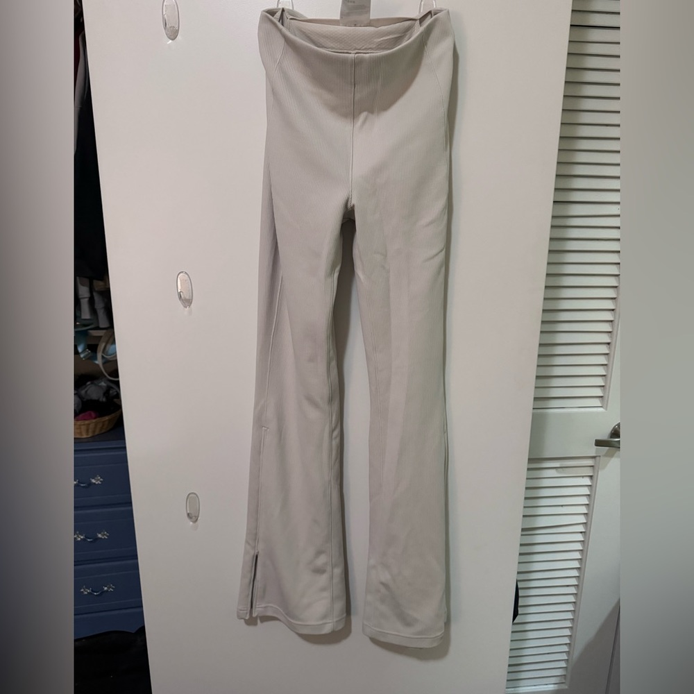 *hardly worn* lululemon brushed softstreme ribbed zipped flare pants